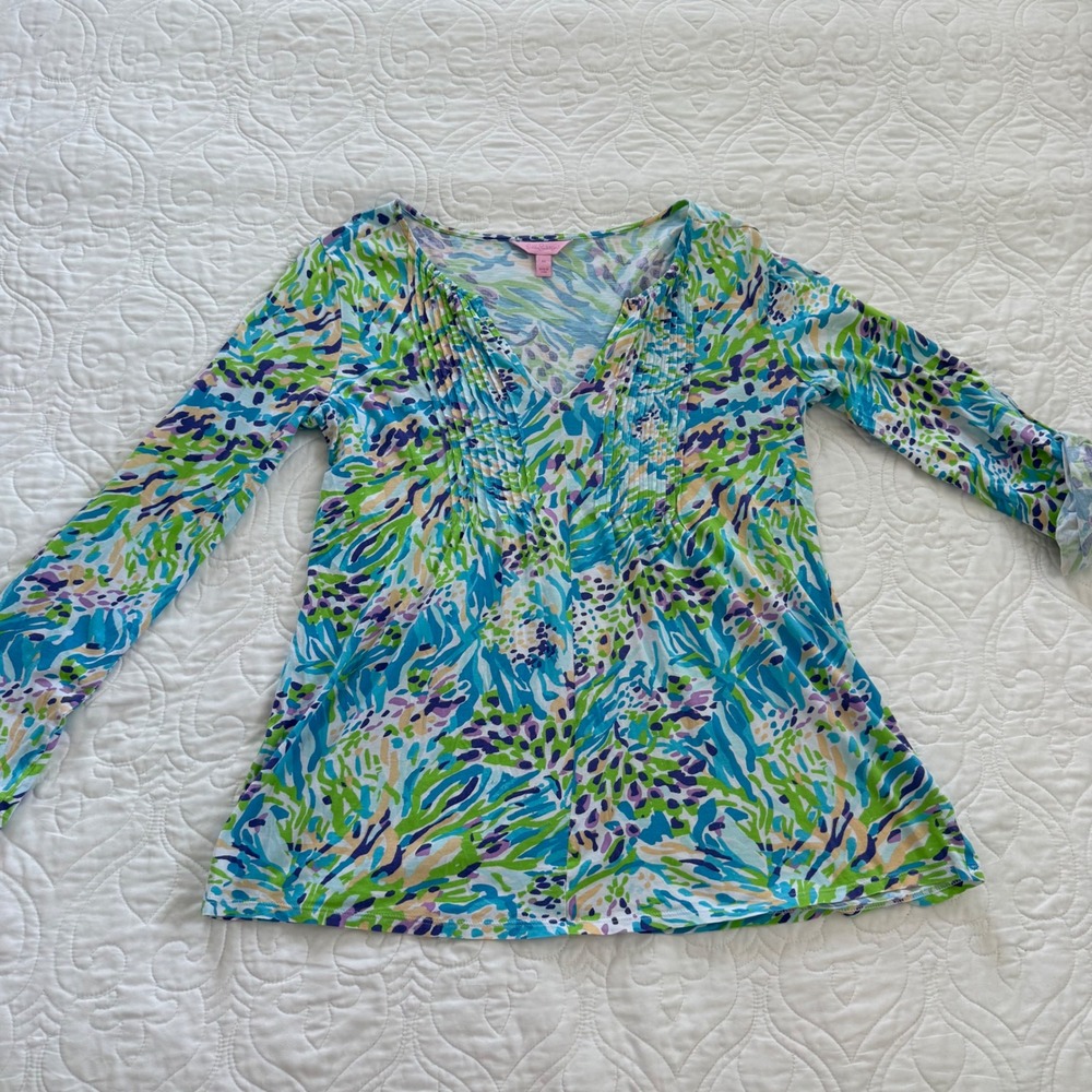 Lilly Pulitzer Braylen Palm Reader Pima Cotton V-Neck Pleated Top Blue Green EUC